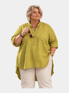 Denise relaxed tunic worn by a plus-size model