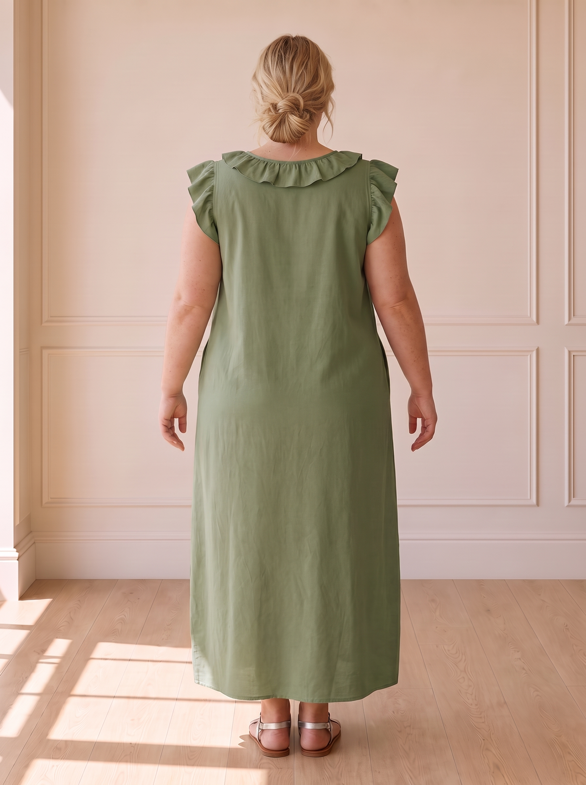 Élina Flowing Boho Dress in Green, back view